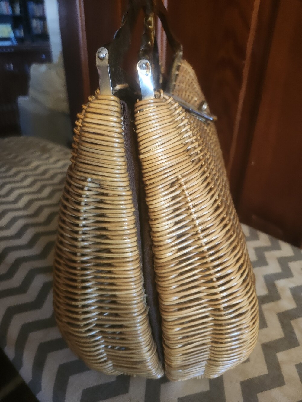 Vintage Raffia Handbag With Double Lucite Handles - Picture 6 of 10